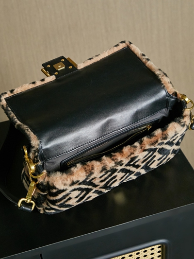 フェンディバッグ全体デザイン